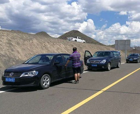 敦煌市商務(wù)租車用車油箱里剩多少加油更合適?