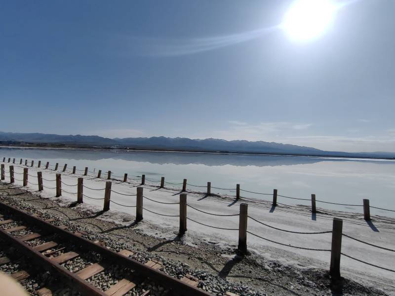 敦煌租車公司解答：三廂車為何普遍沒有后雨刷
