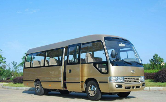 敦煌小團(tuán)包車旅游：豐田考斯特包車，敦煌旅游中巴大巴車型