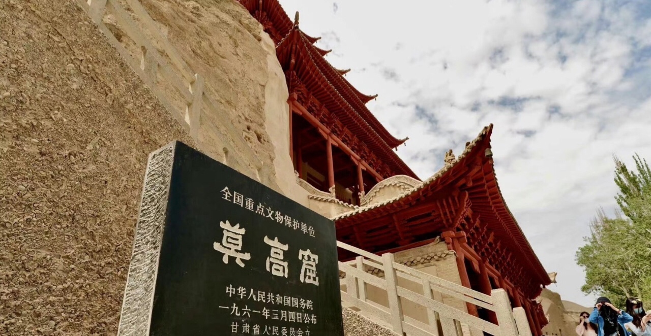 敦煌50座大巴車(chē)租一天大概多少錢(qián)？