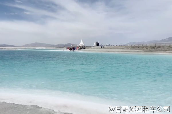 想體驗沙漠露營，包車能直接送到營地嗎？  